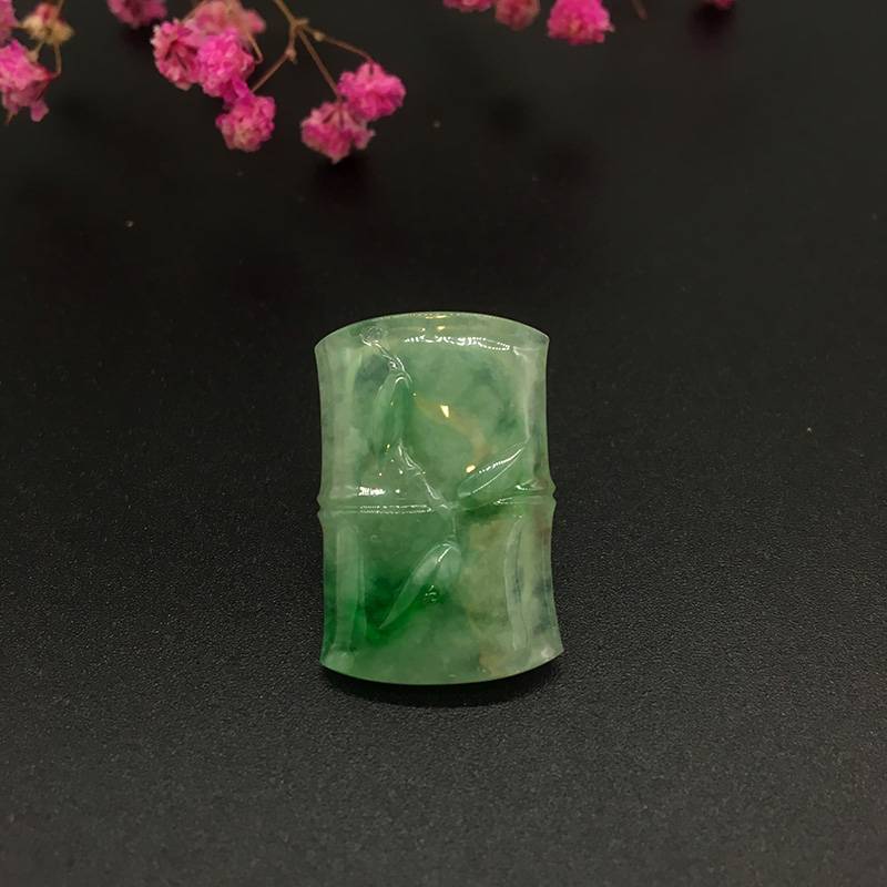 翡翠糯冰种飘绿 玉竹 挂件4克