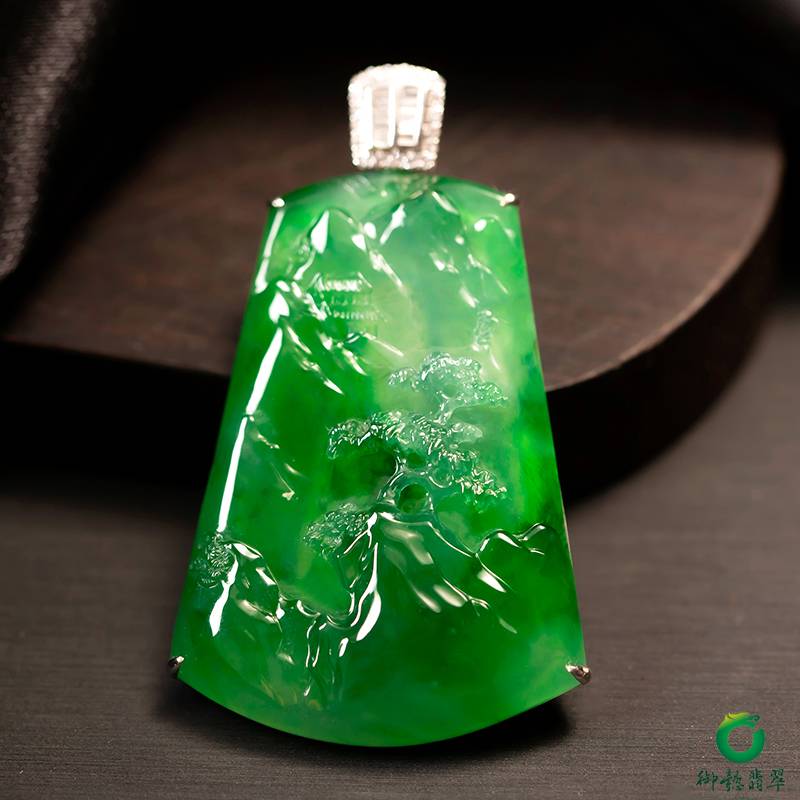 缅甸翡翠A货冰种满绿吊坠 江南春 16.2克