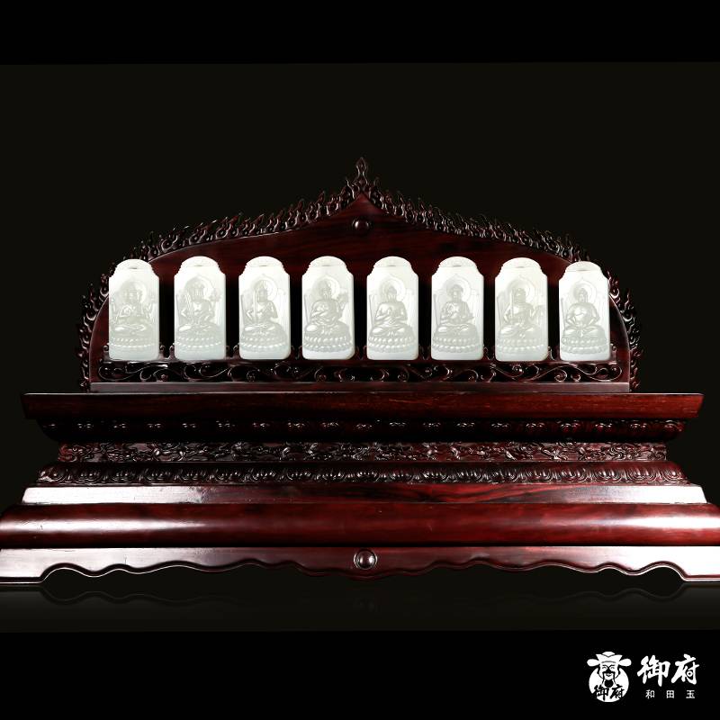 “神工奖”金奖 付雪飞工作室 重 1596.9克 新疆和田玉羊脂白玉籽料 八大守护神 “神工奖”金奖 付雪飞工作室 重 1596.9克 新疆和田玉羊脂白玉籽料 八大守护神 详情图