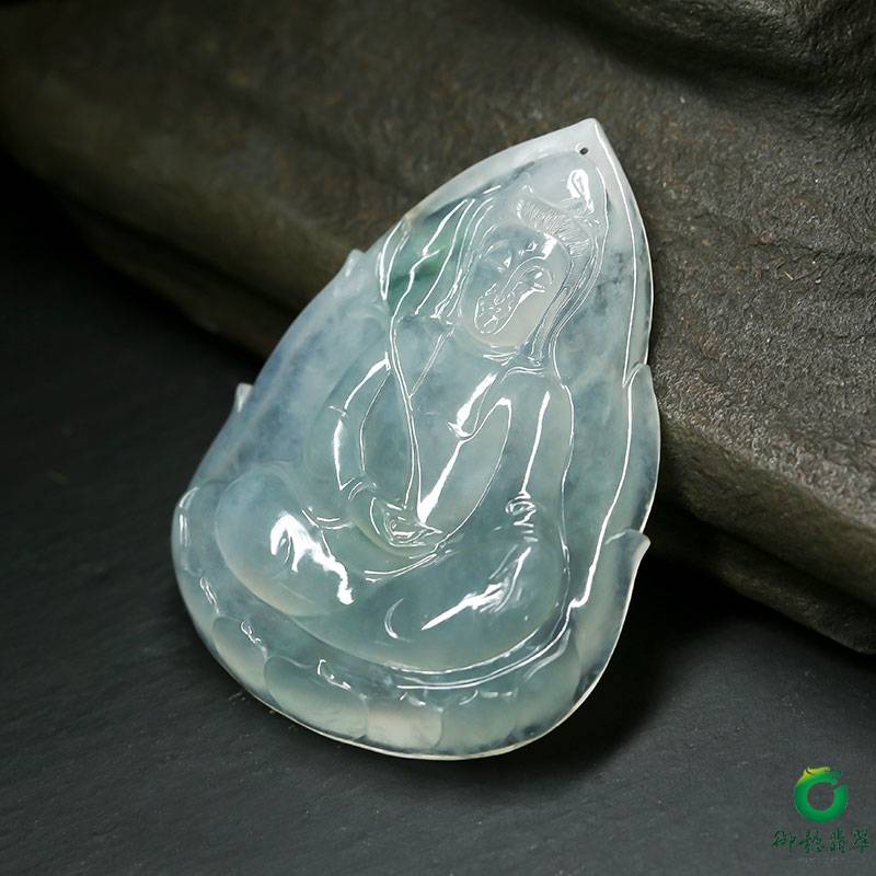 缅甸天然A货翡翠冰种飘绿挂件 观音 40.8克
