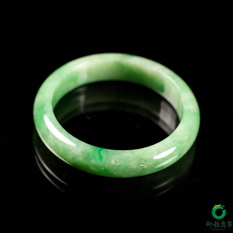 缅甸天然A货翡翠糯冰种飘绿 手镯 55mm 50.6克