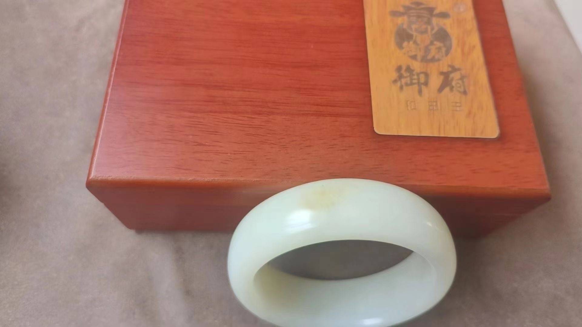 马女士 手镯返图翡翠返图