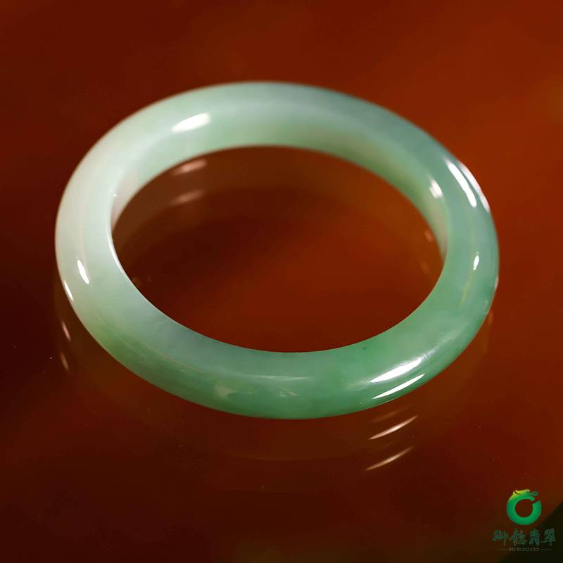 缅甸天然A货翡翠冰种湖水蓝 手镯 54mm 49.1克