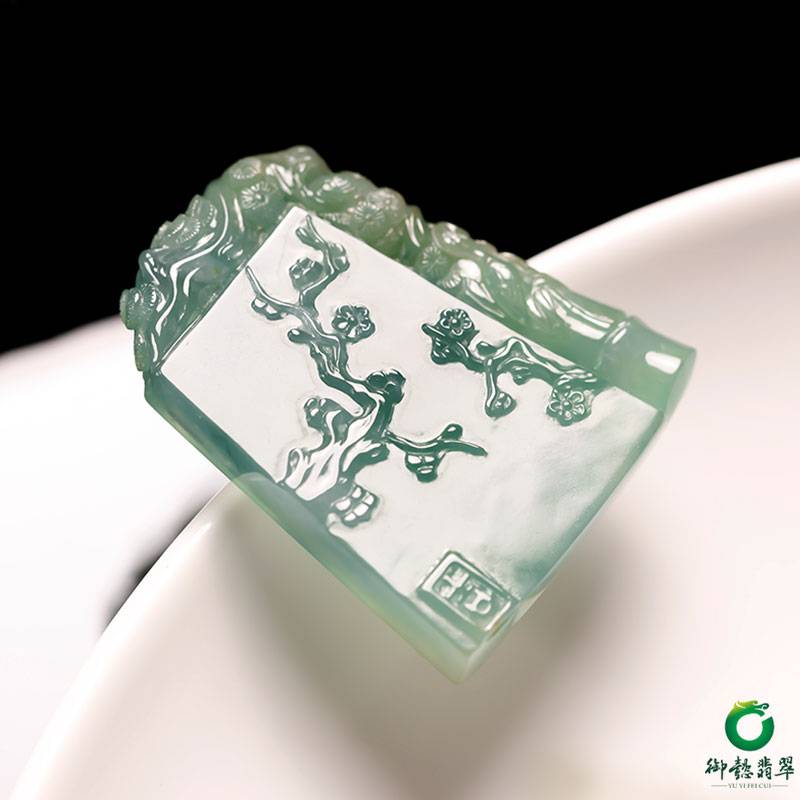 缅甸天然A货晴水绿翡翠 岁寒三友 16.6克 图片6