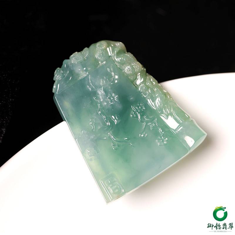 缅甸天然A货晴水绿翡翠 岁寒三友 16.6克 图片5