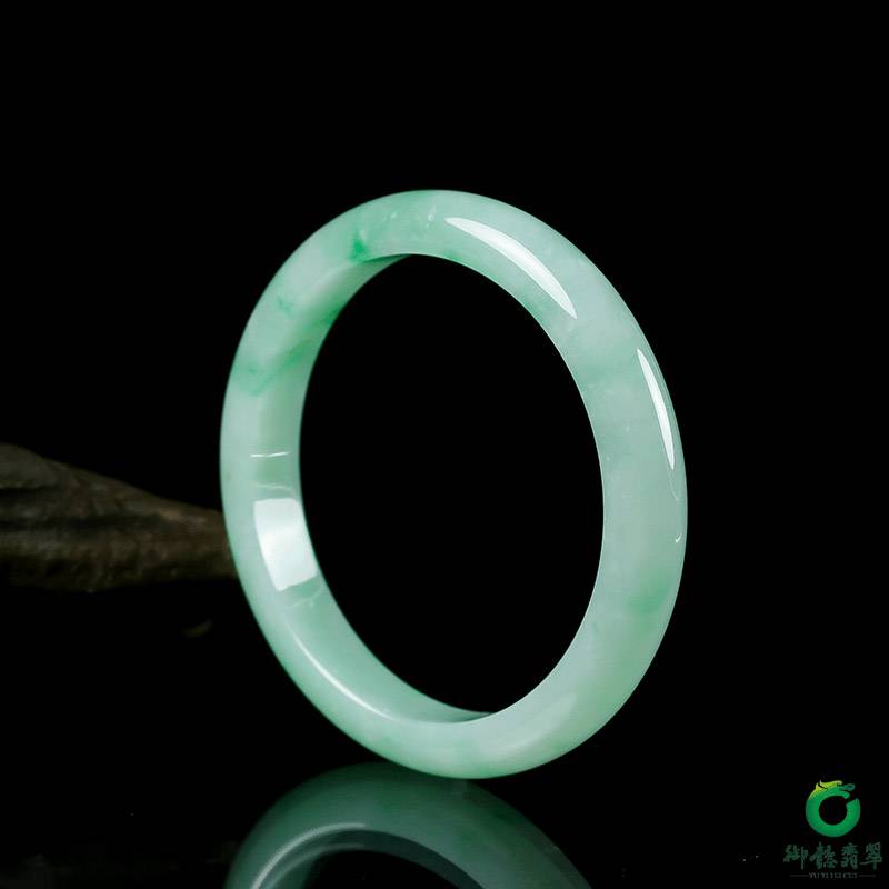 缅甸天然A货细糯种翡翠手镯 内径57mm 44.5克 图片5