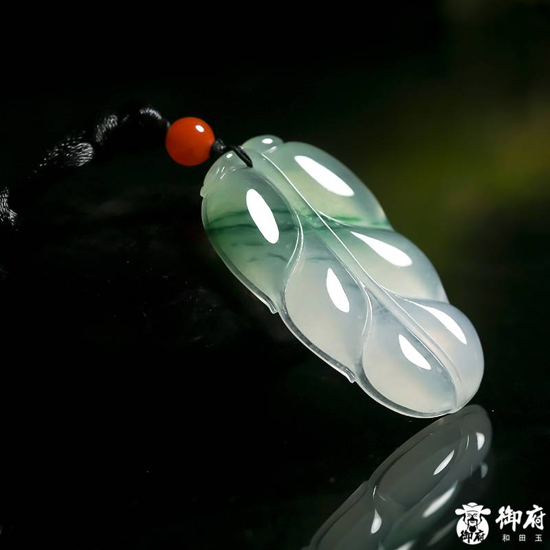 缅甸翡翠A货冰种飘绿挂件  金枝玉叶 17.6克 图片4