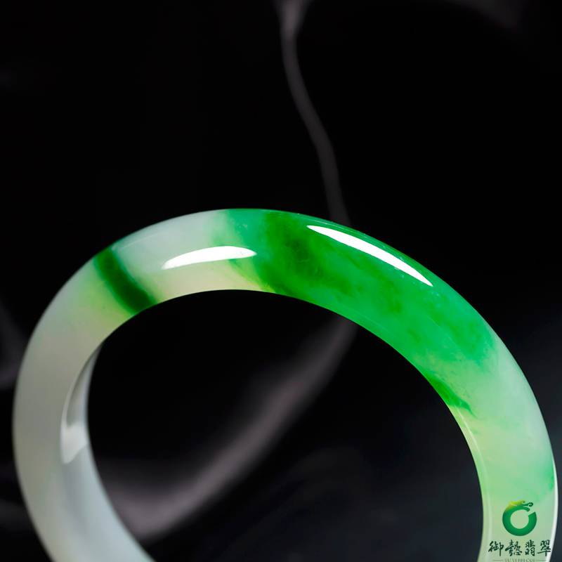 缅甸翡翠A货冰种飘绿手镯 54mm 43.4克 图片3