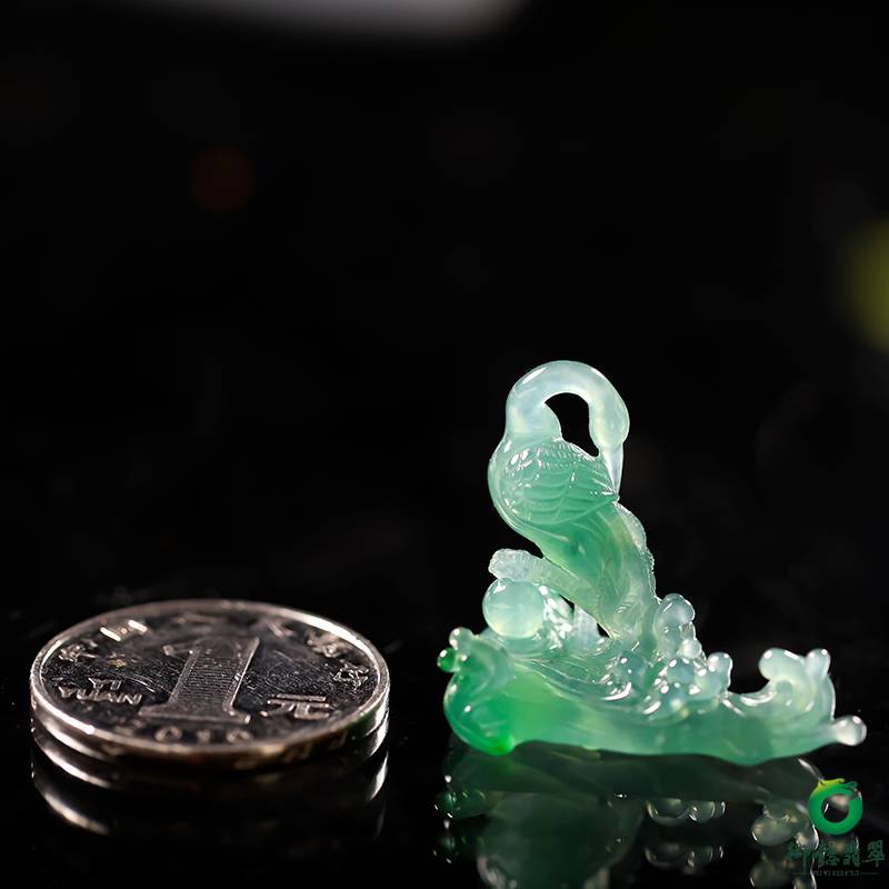 缅甸翡翠A货冰种飘绿挂件 仙鹤 5.6克