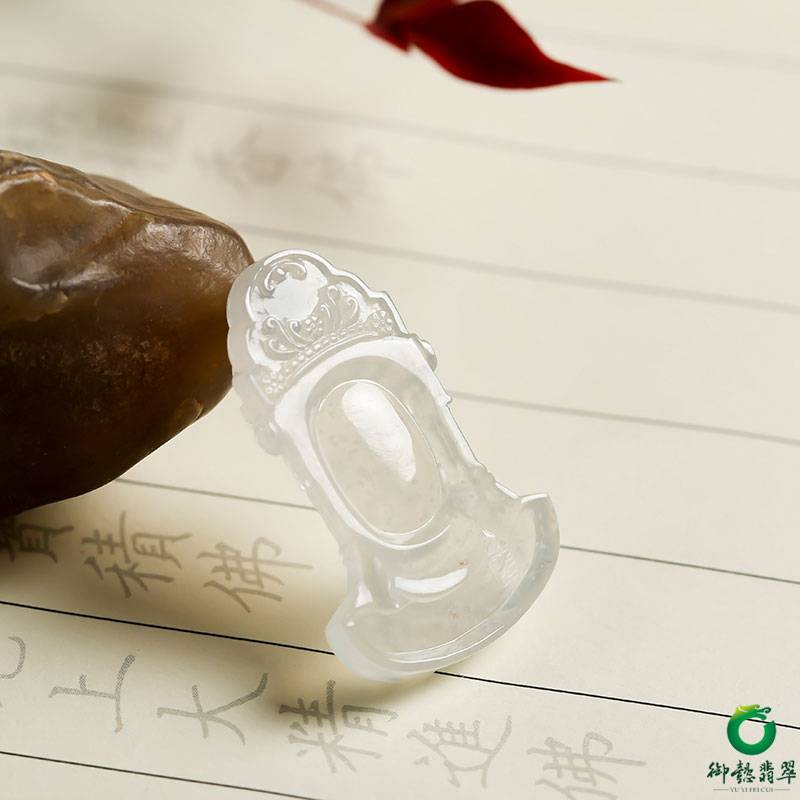 缅甸天然翡翠A货冰种挂件 观音 7克 图片3