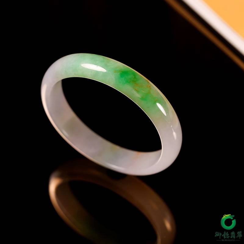 缅甸天然A货翡翠糯冰种飘绿手镯 56.5mm 43.2克 图片6