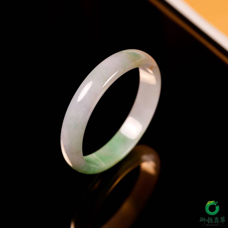 缅甸天然A货翡翠糯冰种飘绿手镯 56.5mm 43.2克 图片5