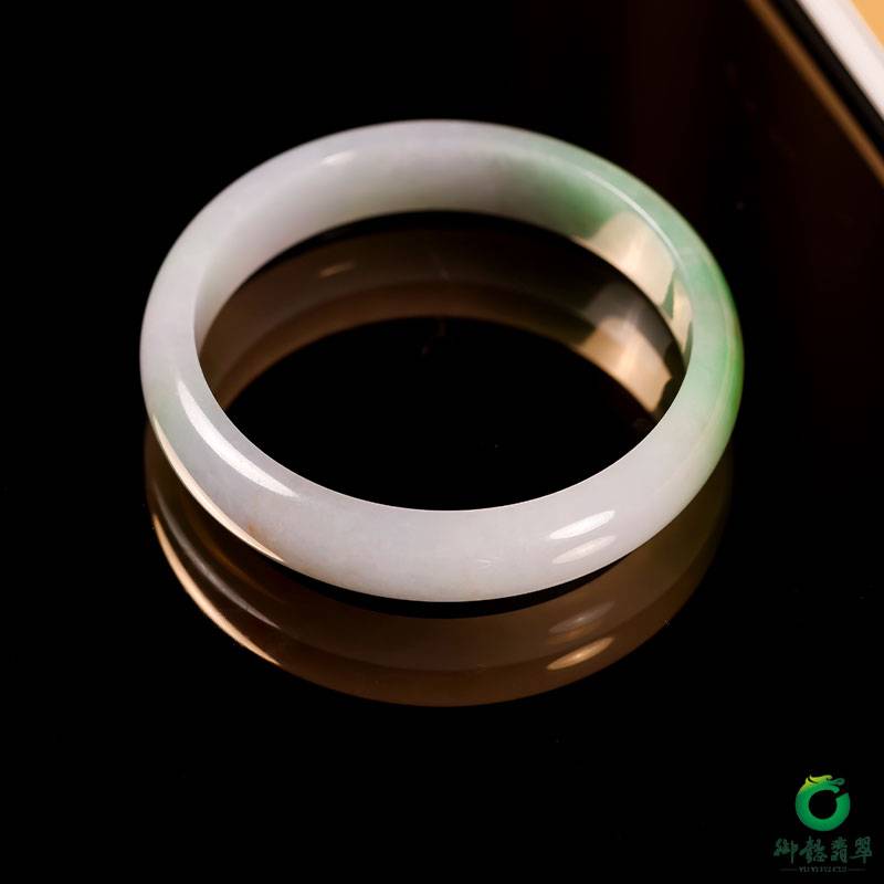 缅甸天然A货翡翠糯冰种飘绿手镯 56.5mm 43.2克 图片3