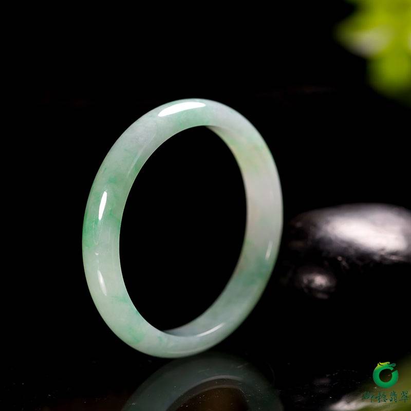 缅甸翡翠A货冰糯种飘绿 手镯41.5克 内径 57mm 图片4