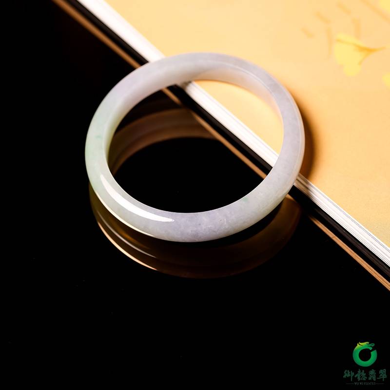 缅甸天然A货翡翠糯冰种春带彩手镯 内径57.5mm 40.3克 图片6