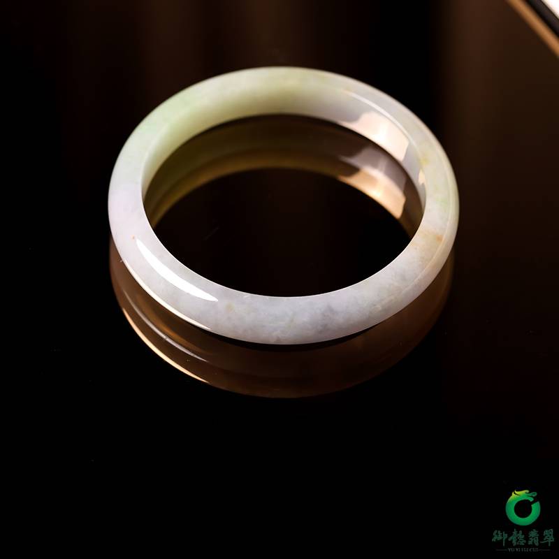 缅甸天然A货翡翠糯冰种春带彩手镯 内径57.5mm 40.3克 图片5