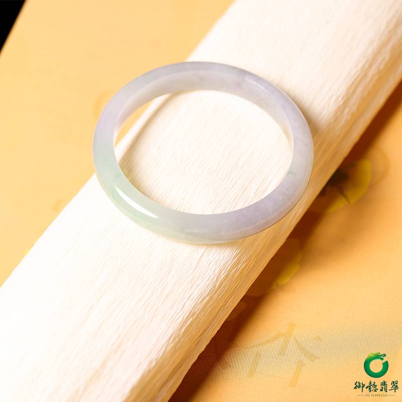 缅甸天然A货翡翠糯冰种春带彩手镯 内径57.5mm 40.3克 图片2