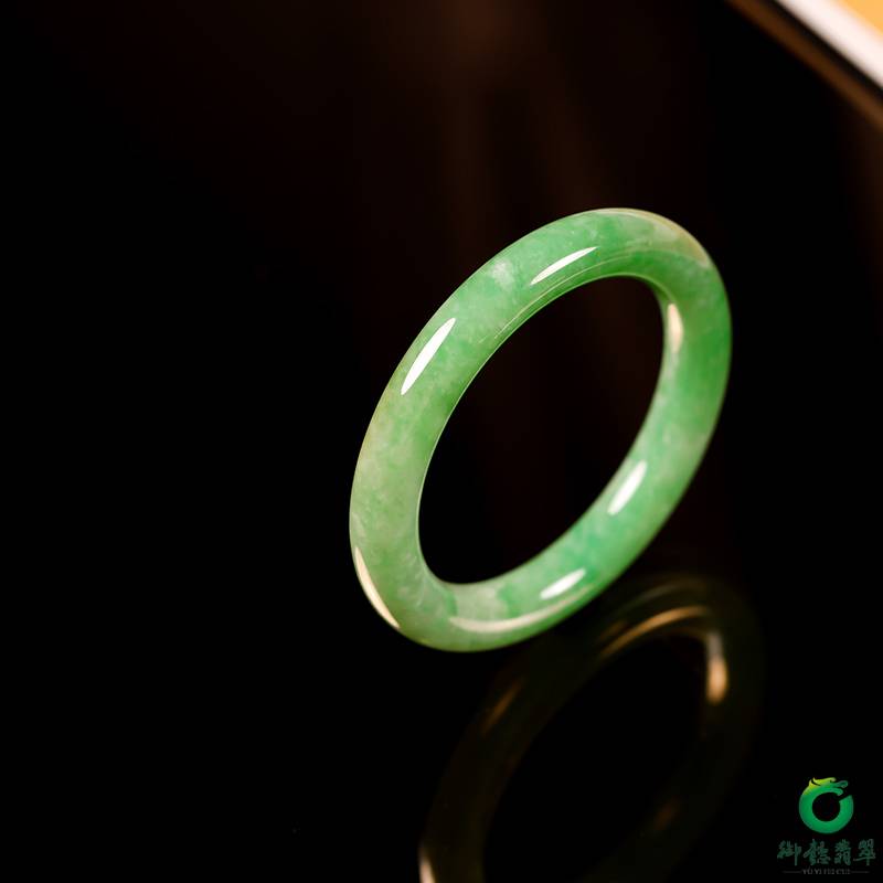 缅甸天然A货翡翠糯冰种圆条飘绿手镯 52mm 48.6克 图片4