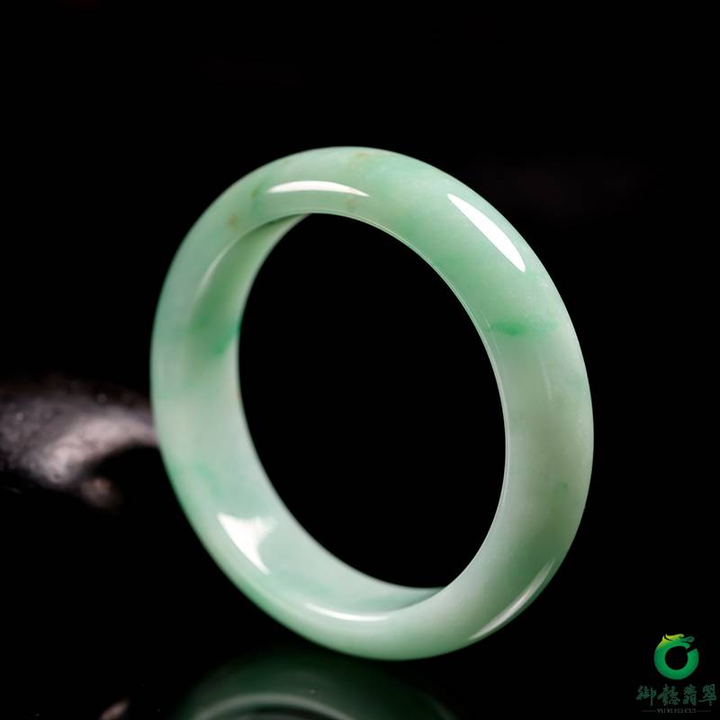 缅甸翡翠A货糯种飘绿 平安镯 内径57.5mm 70.8克 图片2