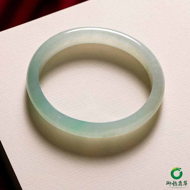 缅甸翡翠A货冰种飘绿手镯 内径54mm 31.3克 图片2
