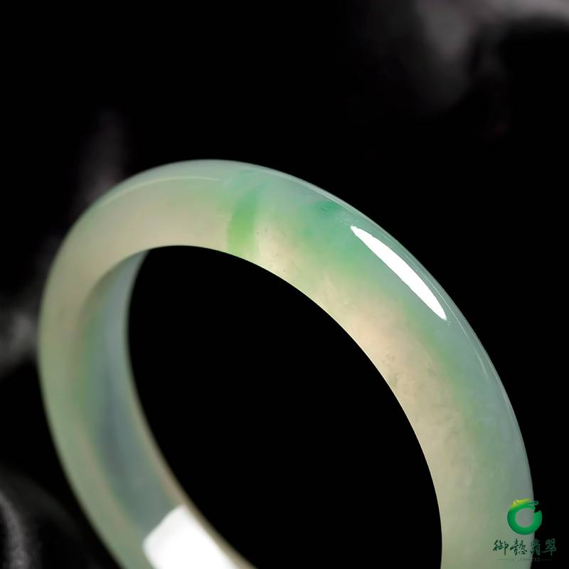 缅甸翡翠A货冰种飘绿手镯 56mm 54.2克 图片5